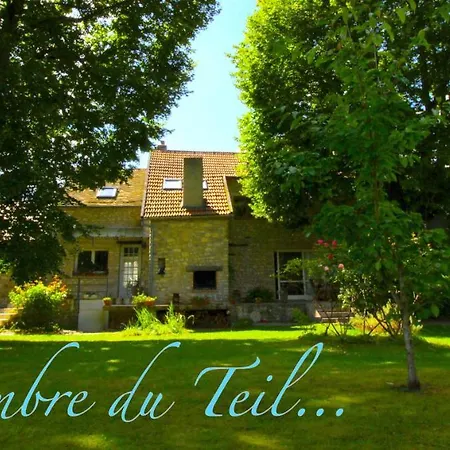 A L'ombre Du Teil Bed & Breakfast 2*